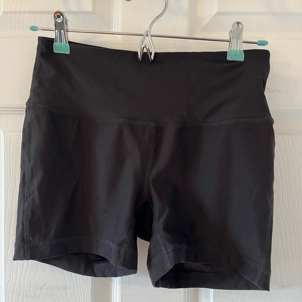 Mini black stretchy short